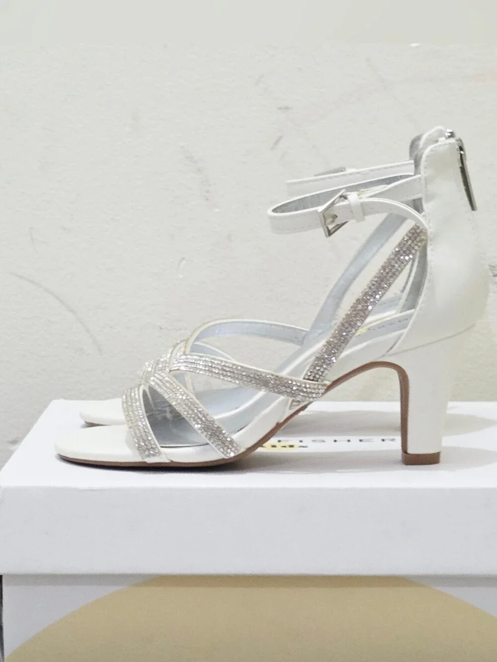 MARC FISHER Kids KENDALL SALTO style MCF127 White Rhinestone Heels Size 2 IN BOX